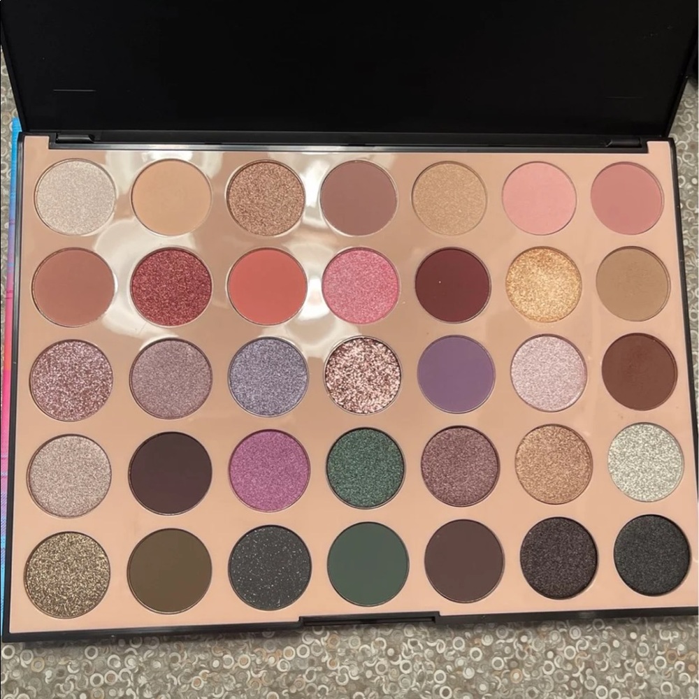 Morphe 35C Everyday Chic Artistry Palette - Picture 3 of 4